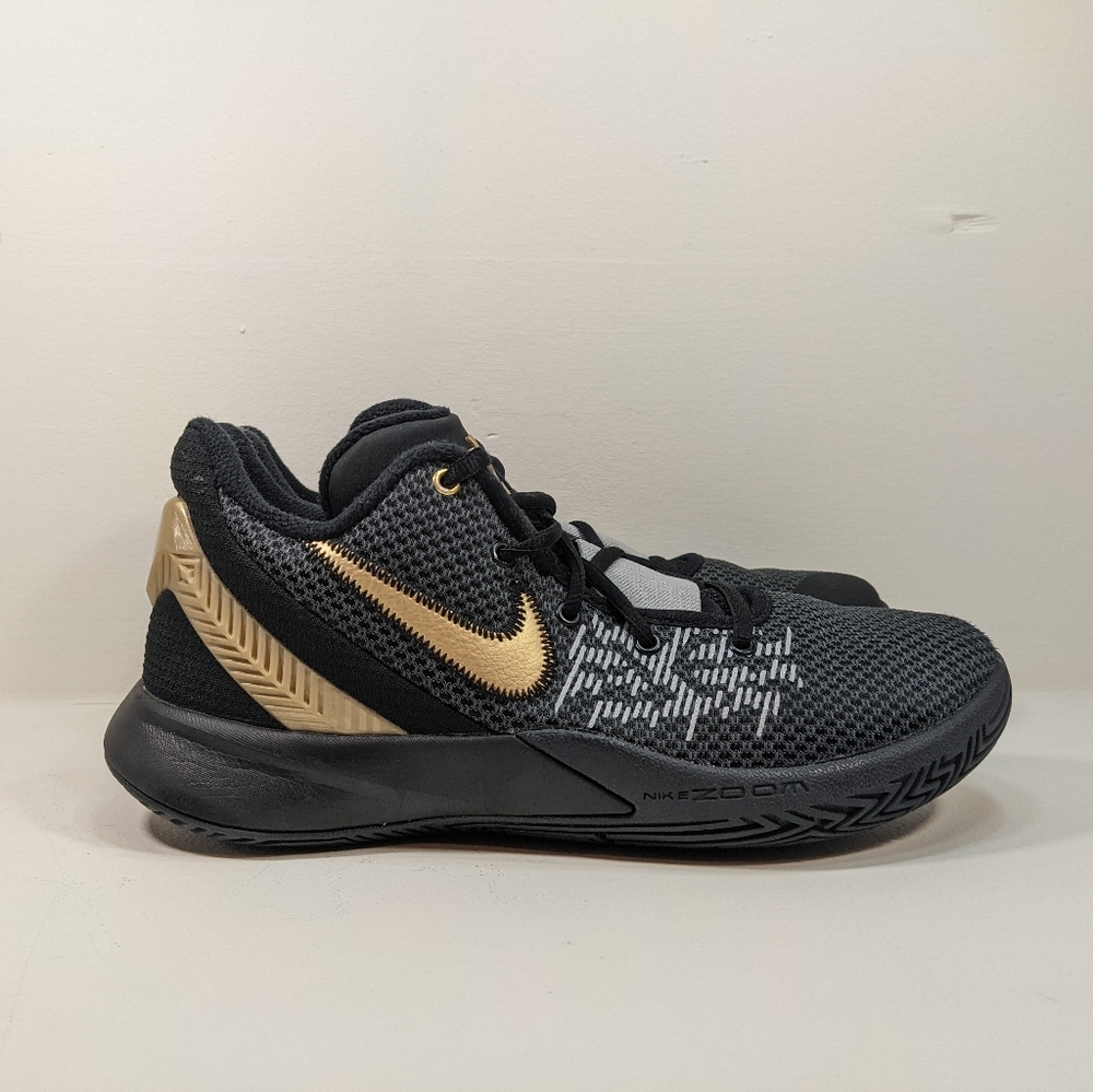 Nike Kyrie Flytrap II Men's Basketball Shoes 7.5